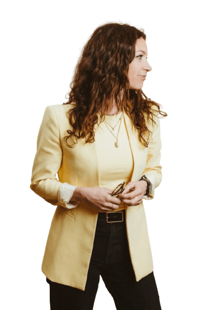 Audrey Huard regarde de côté