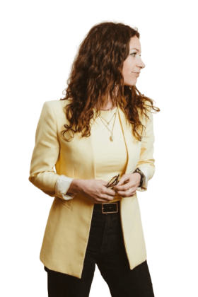 Audrey Huard regarde de côté